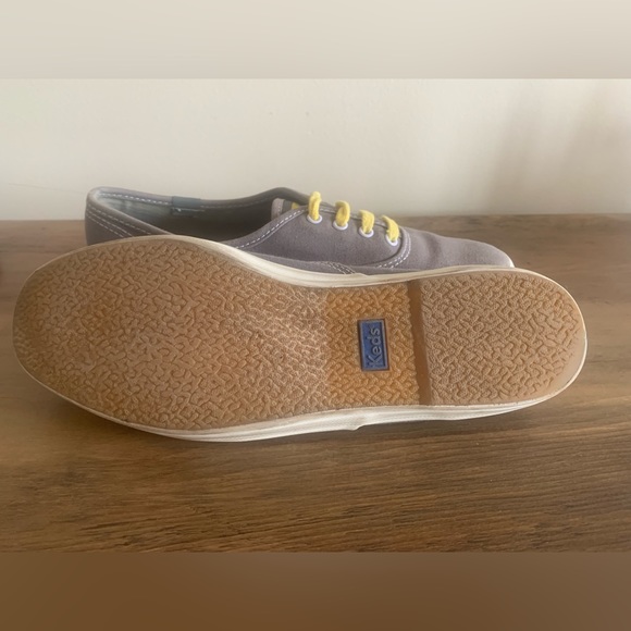 Keds. - Picture 3 of 4